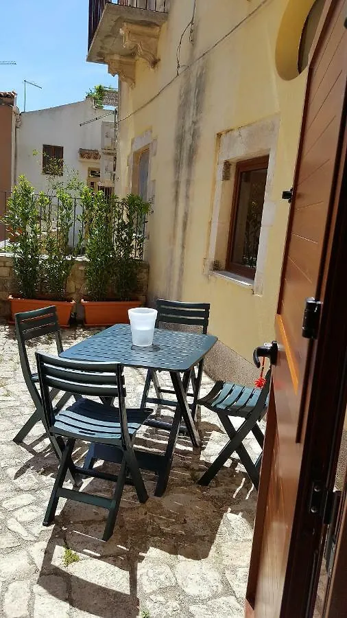 Soleluna House Modica 0*,